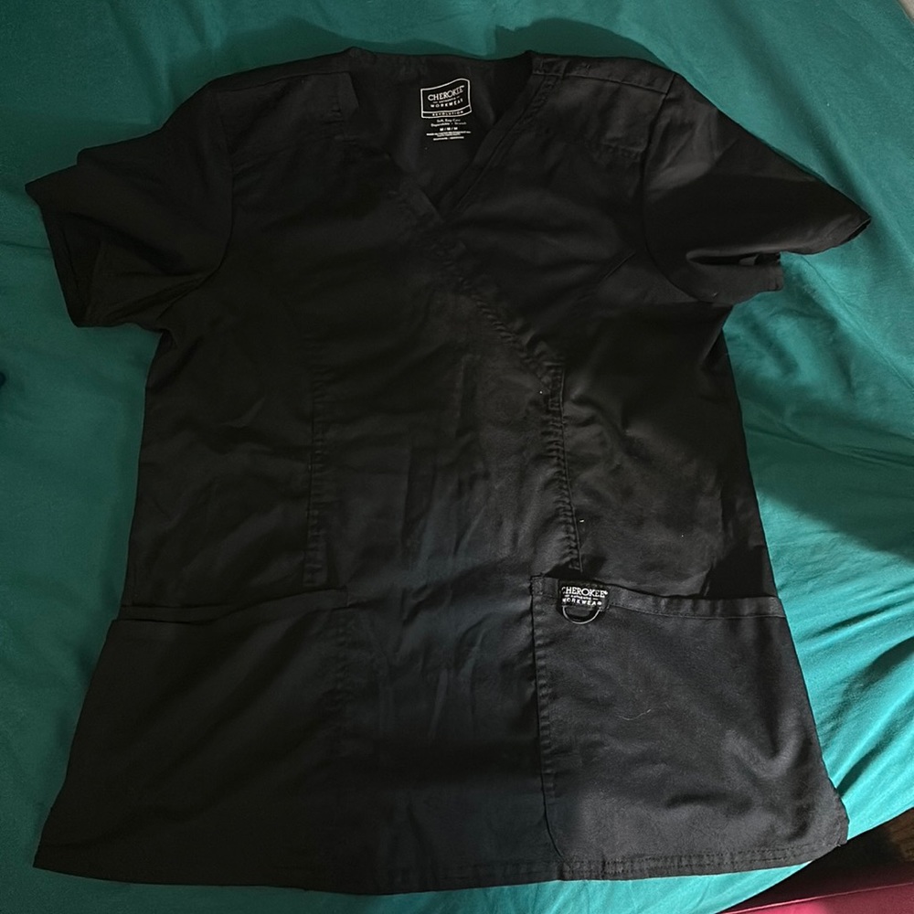 Cherokee size medium black scrub top revolution line